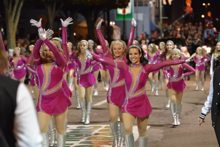 Perkins Restaurant & Bakery Fantasy in Lights Parade - Slideshow